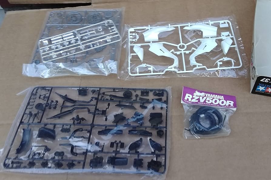 タミヤ 1/12 オートバイシリーズ ヤマハRZV500R プラモデルキット Amazon | タミヤ 1/12 オートバイシリーズ ヤマハRZV500R